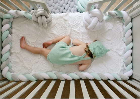 Tour de lit en coton tressé pour bébé ComfortSafe™